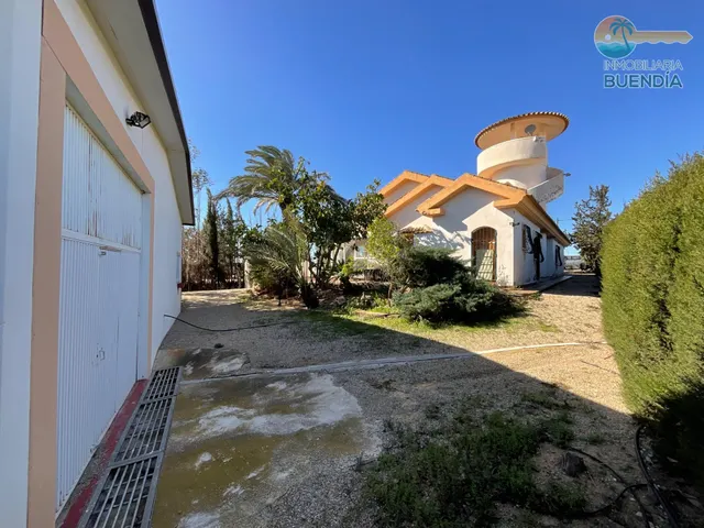 Amplia casa de campo con hangar privado y piscina — 50