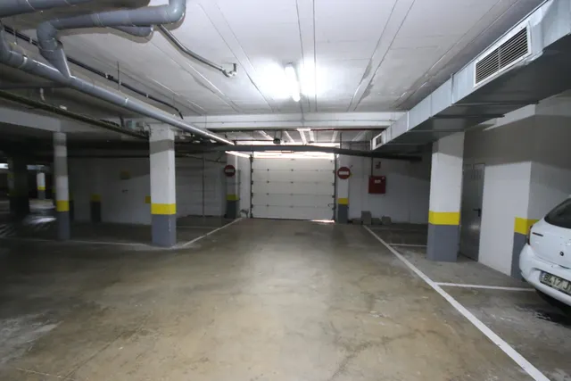 Exclusivo adosado de 3 plantas en Hoyo 14 junto al Campo de Golf – Nuevo Portil — 46