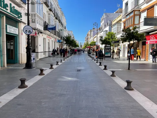 CASA Y LOCAL EN EL CENTRO DE SANLUCAR - foto 2