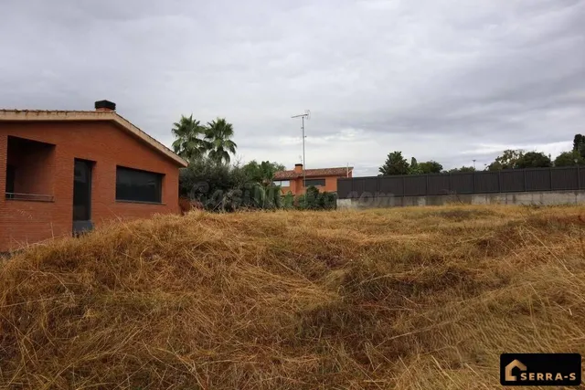 Construye tu hogar en Can Quirze: solar de 711 m2 en la mejo - foto 2