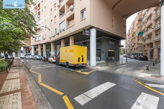 Local comercial en venta en calle agustina de aragón — 20