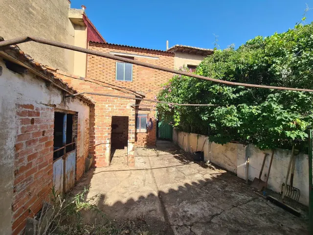 SE VENDE CASA EN VALENCIA DE DON JUAN, 2 PLANTAS, COCHERA, MERENDERO, MUCHAS POSIBILIDADES — 5