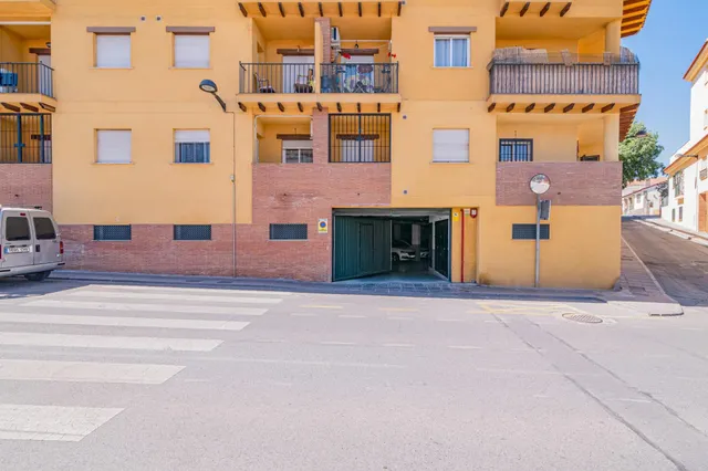 PISO CON PATIO Y COCHERA EN LA ZUBIA — 32