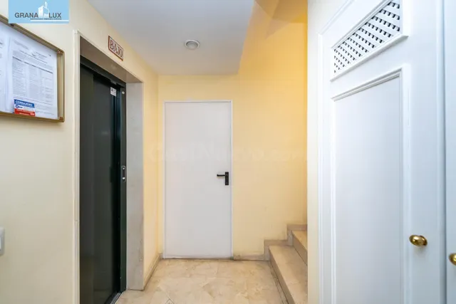 Exclusivo piso con terraza y vistas despejadas en El Serrallo. — 4