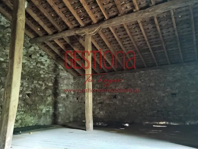 CASA DE PIEDRA CON AMPLIA PARCELA. ESCOBEDO DE VILLAFUFRE. — 33