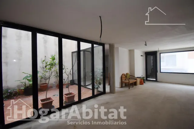 ¡Perfecto para invertir! Casa de cuatro alturas  para reformar con garaje y dos terrazas, cerca del centro — 34