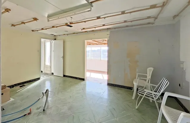 Casa con gran potencial y espacio independiente en albarrosa – Viladecans — 28