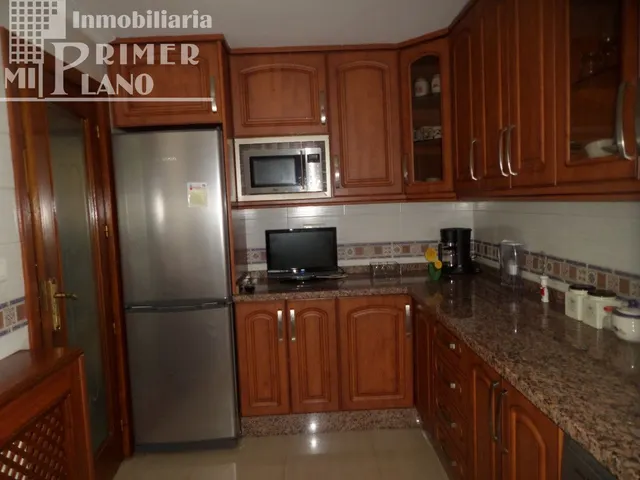 Piso de 4 dormitorios, cocina y baños, 120m2, con plaza de garaje y exterior, Dña.Crisanta — 7