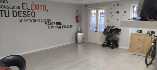 Junto a la Playa del Postiguet: Local Comercial y Vivienda en Primera Línea — 27
