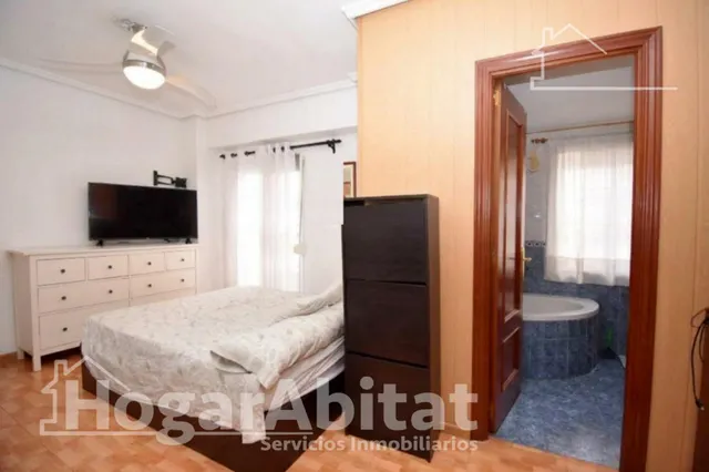 Luz natural y amplitud en este piso esquinero con dos balcones, ascensor y trastero a 100 metros de la playa — 9