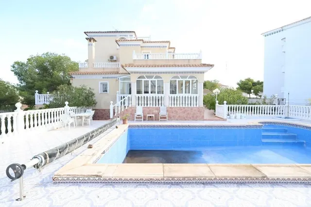 Villa 5 habitaciones 308m² en venta - Villamartín-Las Filipi