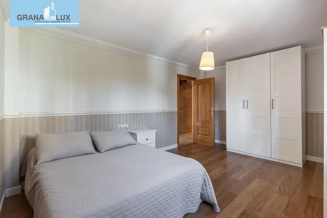 INCREÍBLE CHALET INDEPENDIENTE EN ZONA PRIVILEGIADA — 16