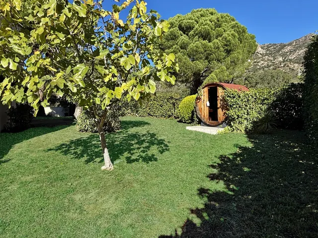 Villa de lujo con amplios espacios, piscina y gran parcela — 33
