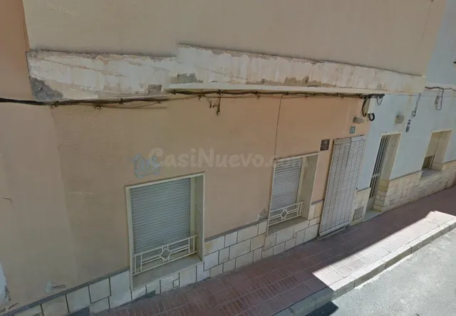 Se vende casa OKUPA en Monóvar (Castellón).