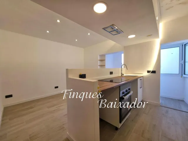 ¡FINQUES BAIXADOR PRESENTA ESTE PISO DE 2 HABS. CON 2 BAÑOS EN EL CASC ANTIC ¡ — 12