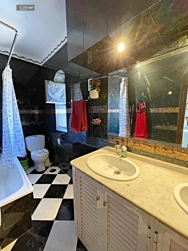 Exclusivo chalet independiente con piscina y vistas espectaculares — 14