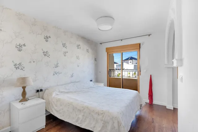 Dúplex reformado en Los Balcones: sol, comodidad y ubicación estratégica — 24