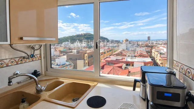 Vivienda reformada en 11ª planta con vistas panorámicas — 16