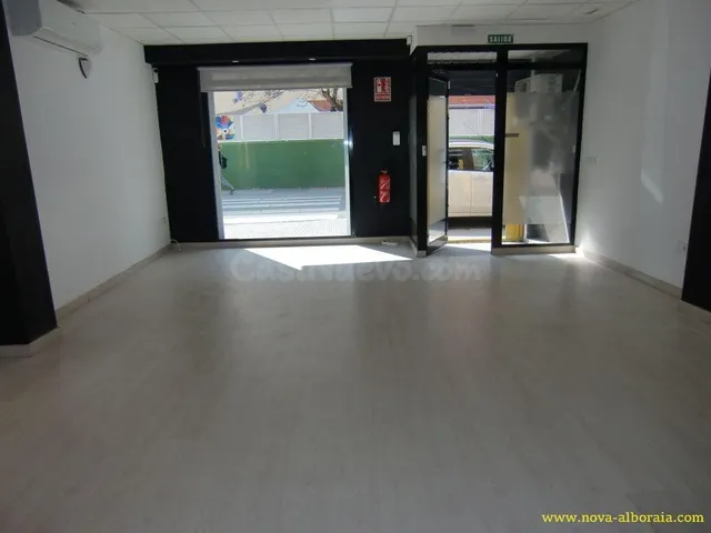 Local comercial 75m² en alquiler - Instituto - foto 3