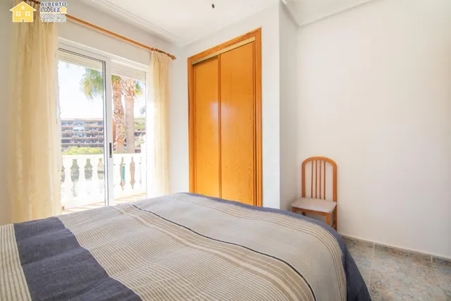 Bungalow en venta en urbanización Las Arenas 2, Arenales del Sol. — 23