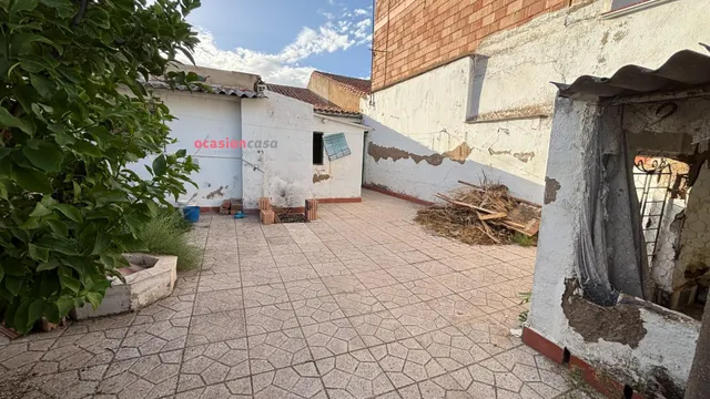 CASA CON PATIO Y COCHERA A LA VENTA — 8