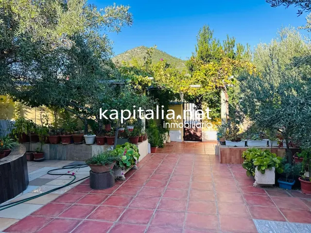 Amplia casa a la venta en Font de la Figuera (Valencia) — 11