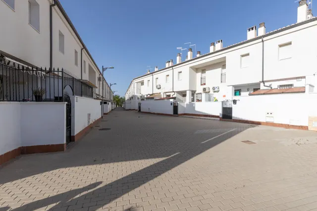 CASA EN VENTA EN GUADIX – ZONA MERCADONA — 33