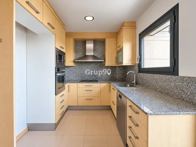 Exclusivo ático tríplex con gran terraza de 79 m2, 4 balcones y zona comunitaria con 2 piscinas y pista de pádel en cappont — 20