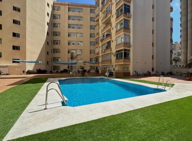 Oportunidad de inversión: estudio reformado, alquilado actualmente con renta garantizada y con licencia turística en Torremolinos — 2
