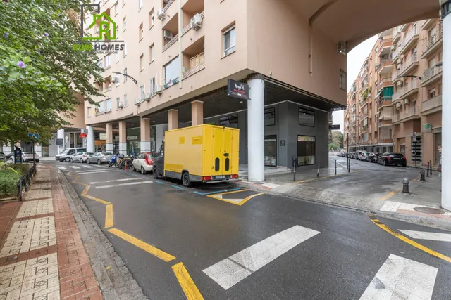 Local comercial en venta en calle agustina de aragón — 21