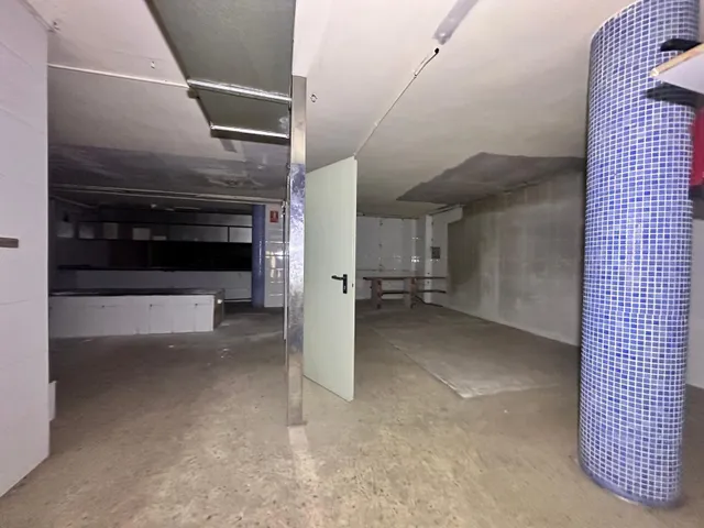 Se vende local comercial en cerdanyola del vallés — 13