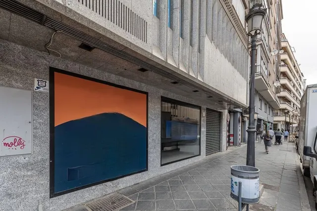 ¡Local en Acera del Darro frente al Corte Inglés! — 31