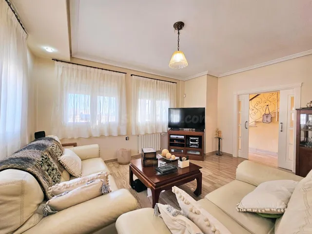 SE VENDE ESTUPENDO CHALET SITO EN Calle RICARDO BELVER, LA P - foto 4