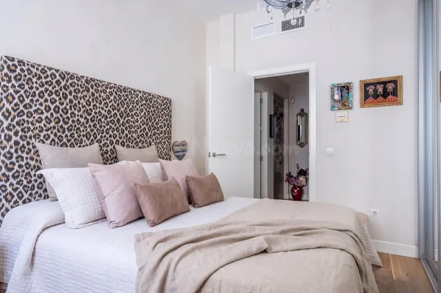 Exclusiva Casa Unifamiliar con Ascensor y Garaje en el Corazón de San Lorenzo, Sevilla — 17