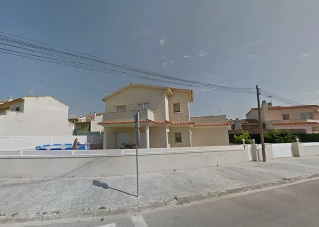 Se vende casa independiente OKUPADA en Banyeres del Penedès  - foto 2