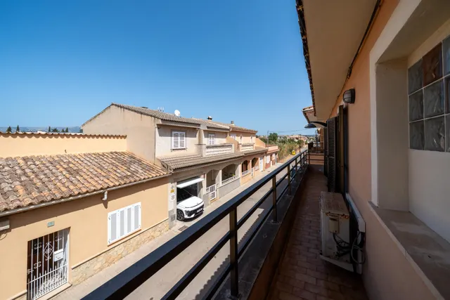 Adosado amplio y luminoso con terraza privada exterior — 47