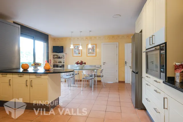 Villa de lujo con piscinas y finca de 6 ha en Sant Feliu de Codines — 27