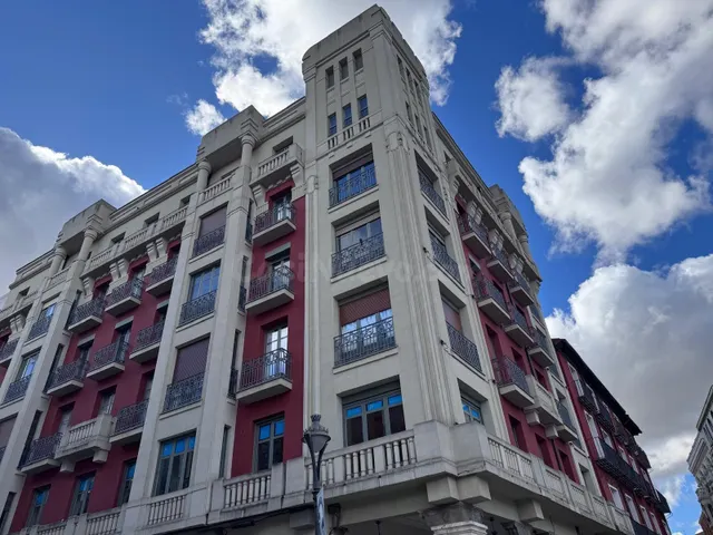 MONCASA VENDE PISO EN UNA DE LAS CALLES MAS EMBLEMATICAS DE 