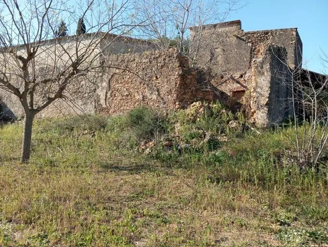 Encantador terreno con agua y luz de 1,2 ha