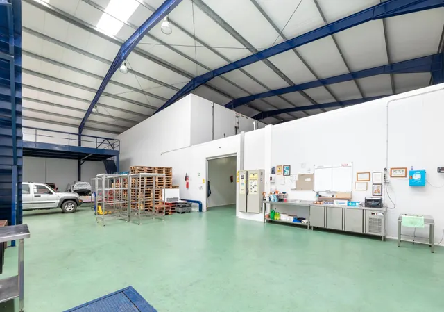SE VENDE  Nave Industrial en Dúrcal con Instalaciones Completas y Cámara Frigorífica — 17