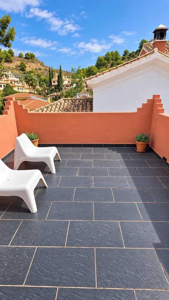 Exclusivo chalet con piscina y jardín en Pinares de San Antón (Málaga) — 43