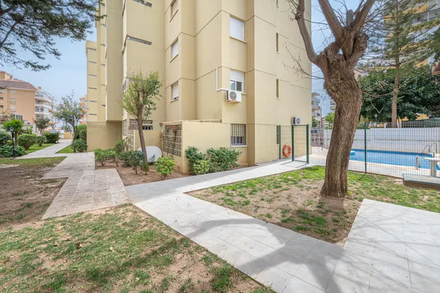 Vivienda con terraza y vistas al mar en Avenida de las Gaviotas, Fuengirola — 35