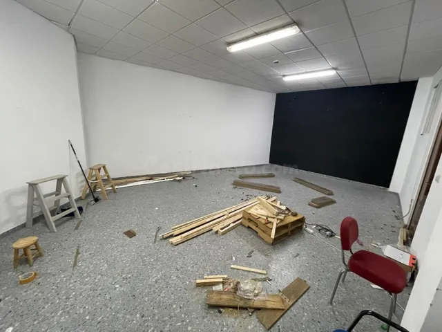LOCAL CON POSIBILIDAD DE HACER VIVIENDA EN MALPARTIDA DE CÁC - foto 5