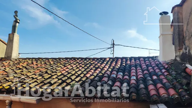 ¡ECONOMICA! AMPLIA CASA CON TERRAZA Y CON MUCHAS POSIBILIDADES — 40