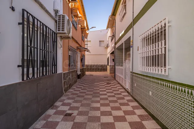 CASA HACIENDO ESQUINA EN ATARFE — 2