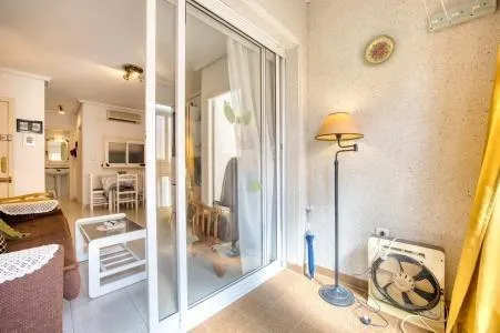 Apartamento de 2 dormitorios a 50 metros del mar en Acequión, Torrevieja — 14