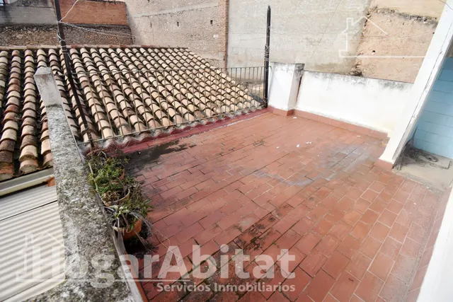 ¡Hazla a tu gusto! Gran casa para reformar con terraza y balcón, cerca del ayuntamiento — 17