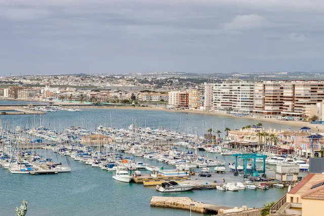 Apartamento reformado de 3 dormitorios y 2 baños a escasos 75 metros de la playa del acequión — 28