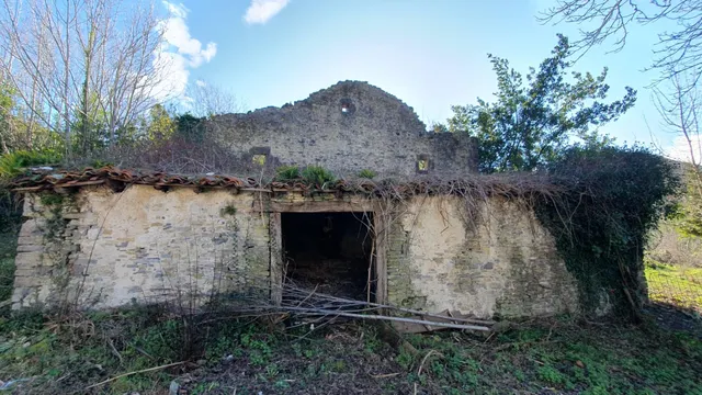Terreno urbano de 1750 m2 con caserío a reformar en Menagara - foto 5