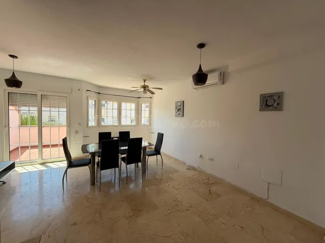 CHALET PAREADO EN VILLAMARTÍN - CON JARDÍN PRIVADO DE 226m2, - foto 3